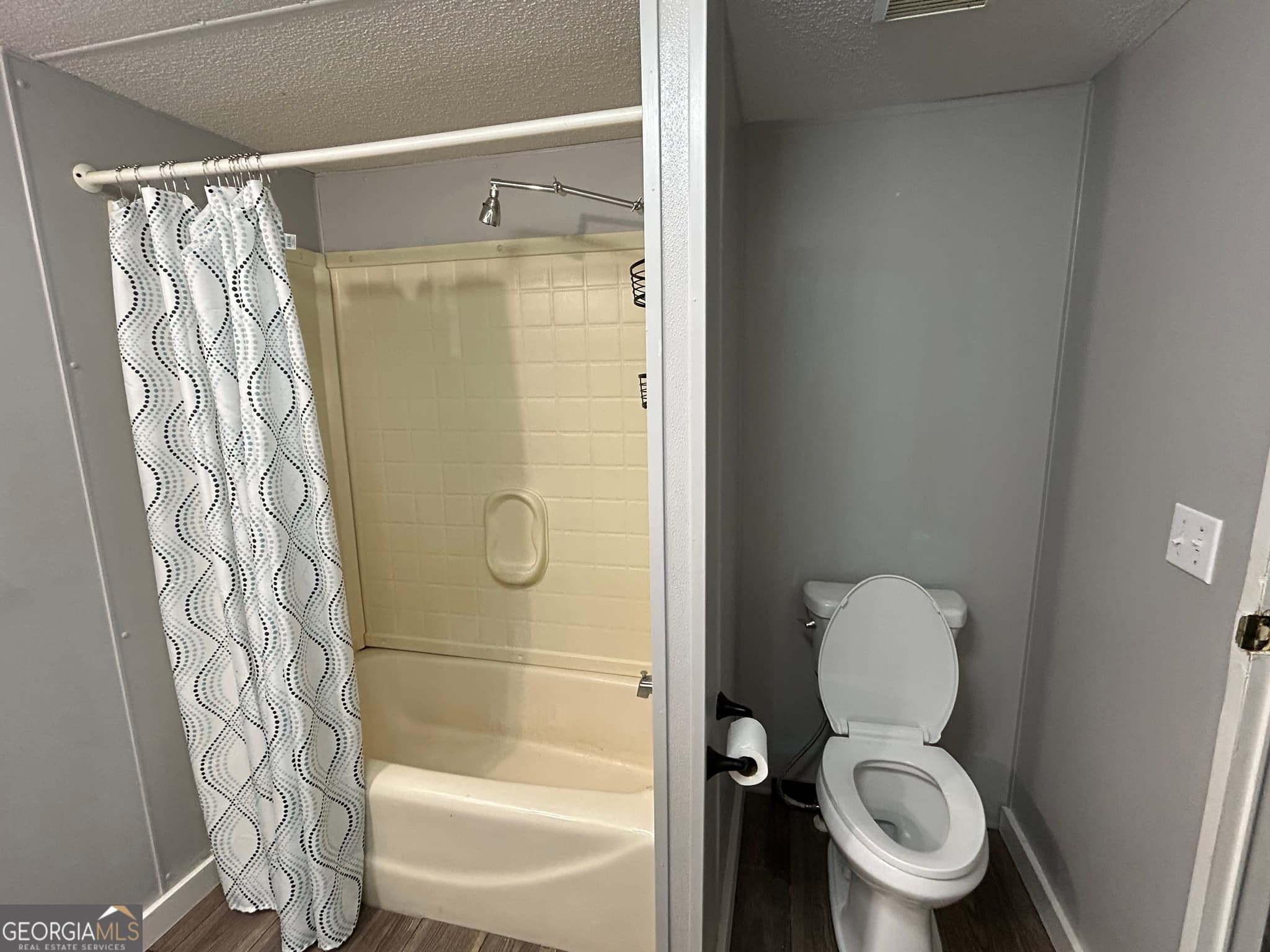2 bedroom, 1 bathroom, 672 sq ft manufactured home,single family residence for sale at 242 Sunrise Cove, Clarkesville, GA 30523 — photo 6