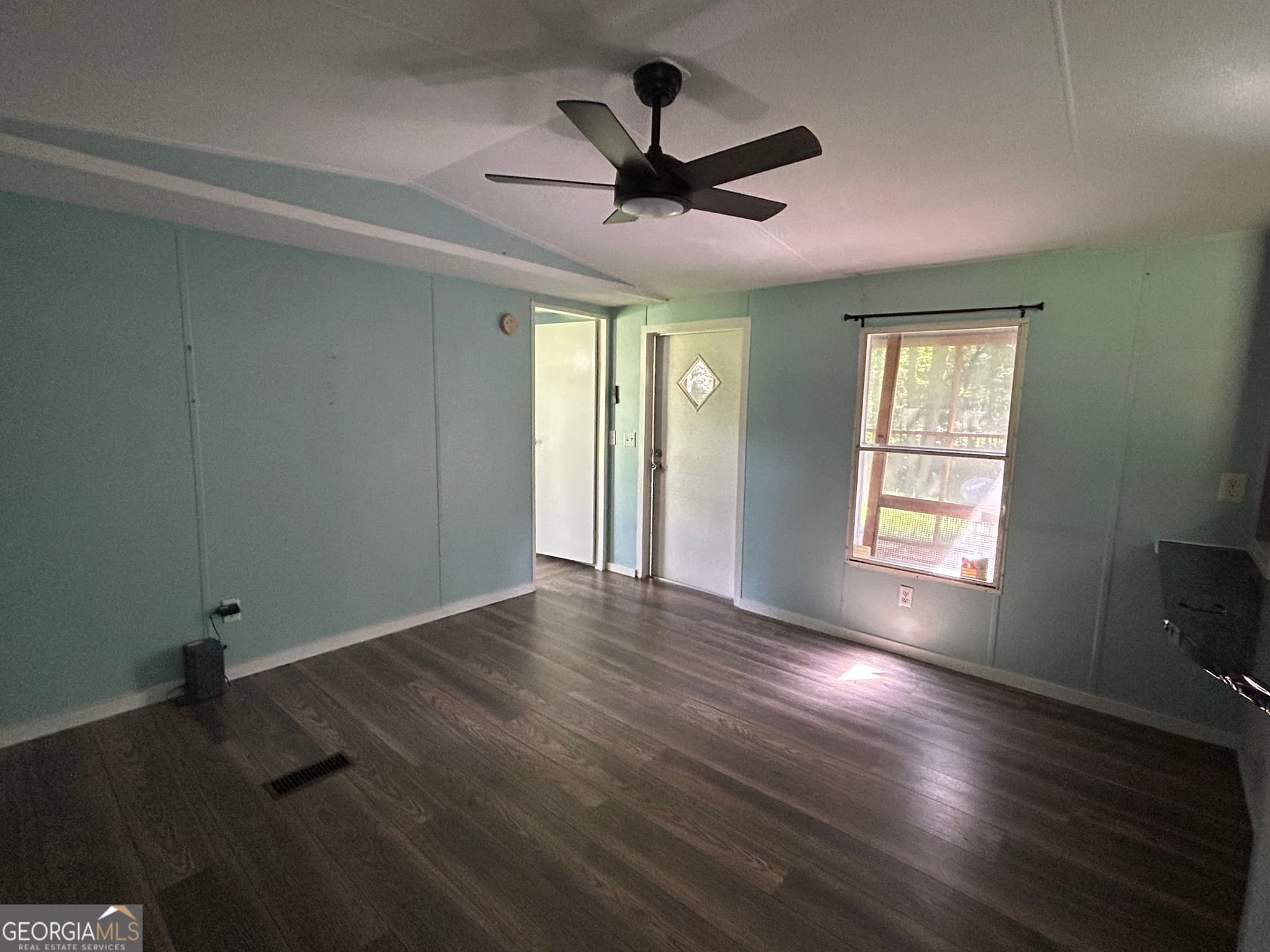 2 bedroom, 1 bathroom, 672 sq ft manufactured home,single family residence for sale at 242 Sunrise Cove, Clarkesville, GA 30523 — photo 3