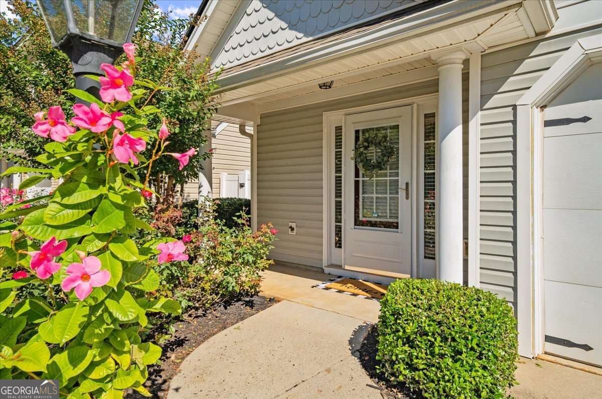 2 bedroom, 2 bathroom, 1,369 sq ft single family residence for sale at 2560 Cottage View Way, Cumming, GA 30040 — photo 2