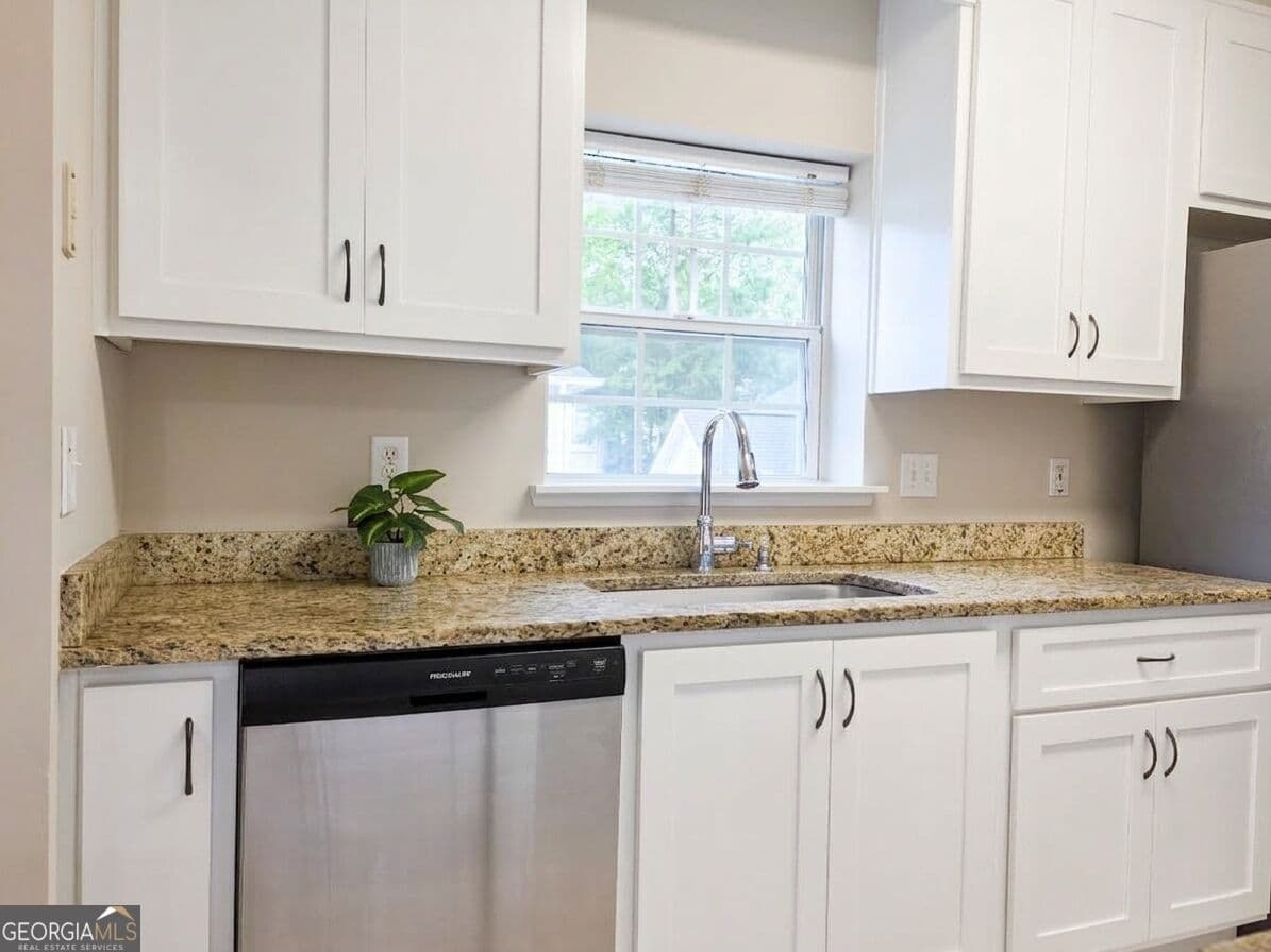 3 bedroom, 2 bathroom, 1,434 sq ft single family residence for rent at 613 N Fairfield Drive, Peachtree City, GA 30269 for $2,200 a month — photo 8