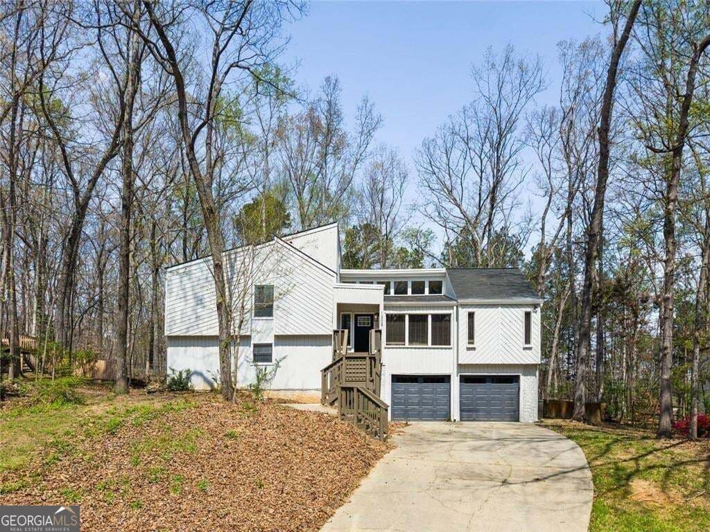 4 bedroom, 3 bathroom, 2,334 sq ft single family residence for sale at 1309 Laurel Cliff Drive, Smyrna, GA 30082 — photo 2