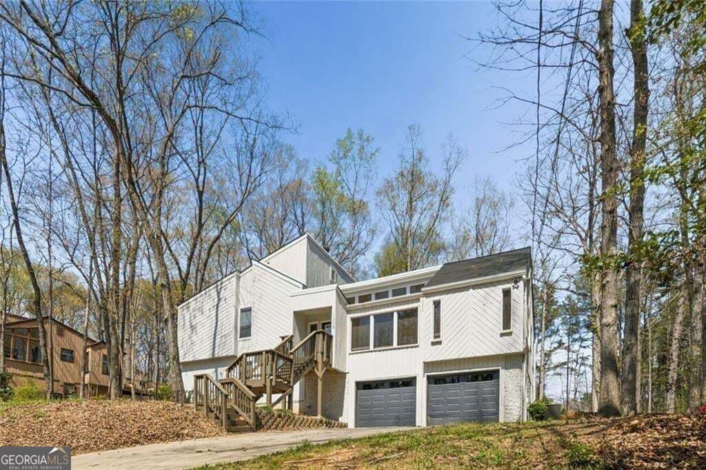 4 bedroom, 3 bathroom, 2,334 sq ft single family residence for sale at 1309 Laurel Cliff Drive, Smyrna, GA 30082 — photo 6