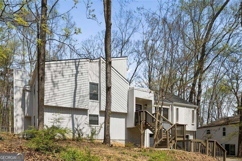 4 bedroom, 3 bathroom, 2,334 sq ft single family residence for sale at 1309 Laurel Cliff Drive, Smyrna, GA 30082 — photo 5