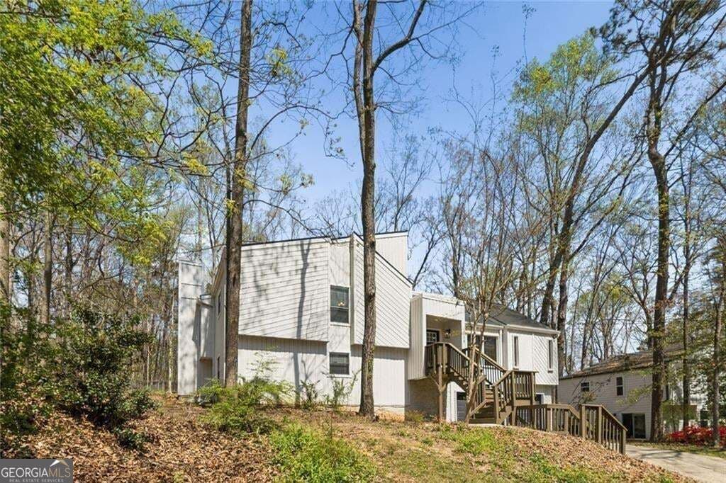 4 bedroom, 3 bathroom, 2,334 sq ft single family residence for sale at 1309 Laurel Cliff Drive, Smyrna, GA 30082 — photo 4
