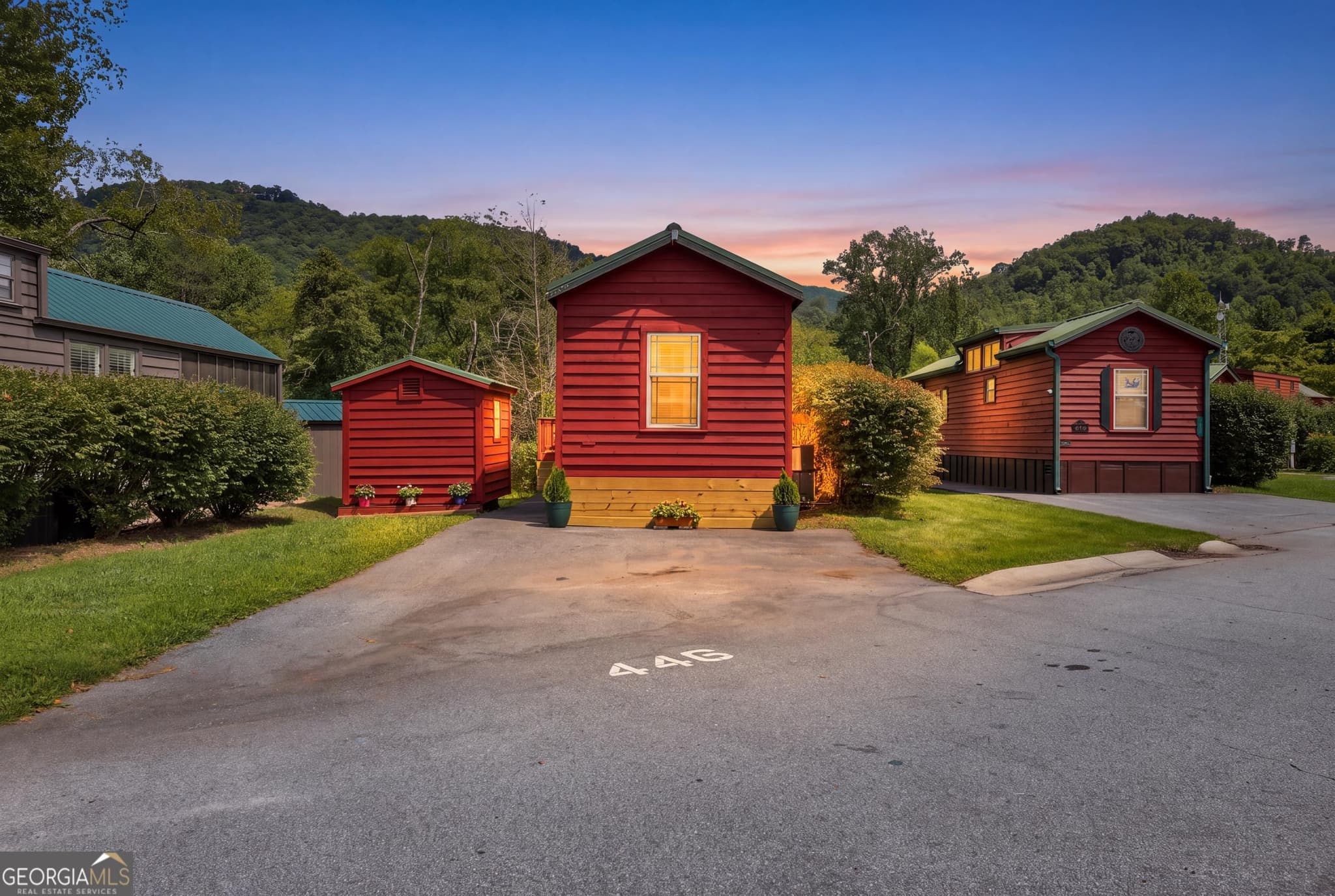 1 bedroom, 1 bathroom, 560 sq ft cabin,single family residence for sale at 446 River Vista Drive, Dillard, GA 30537 — photo 3