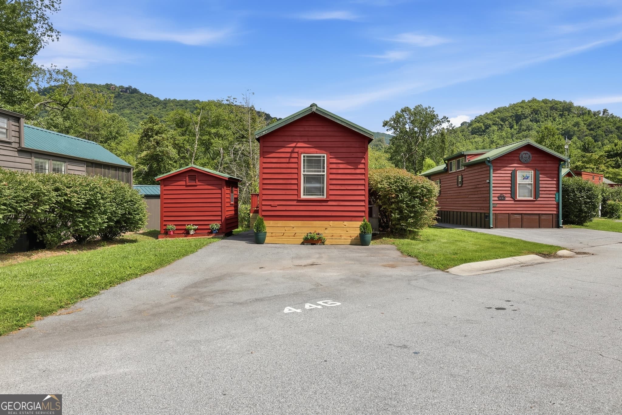 1 bedroom, 1 bathroom, 560 sq ft cabin,single family residence for sale at 446 River Vista Drive, Dillard, GA 30537 — photo 4