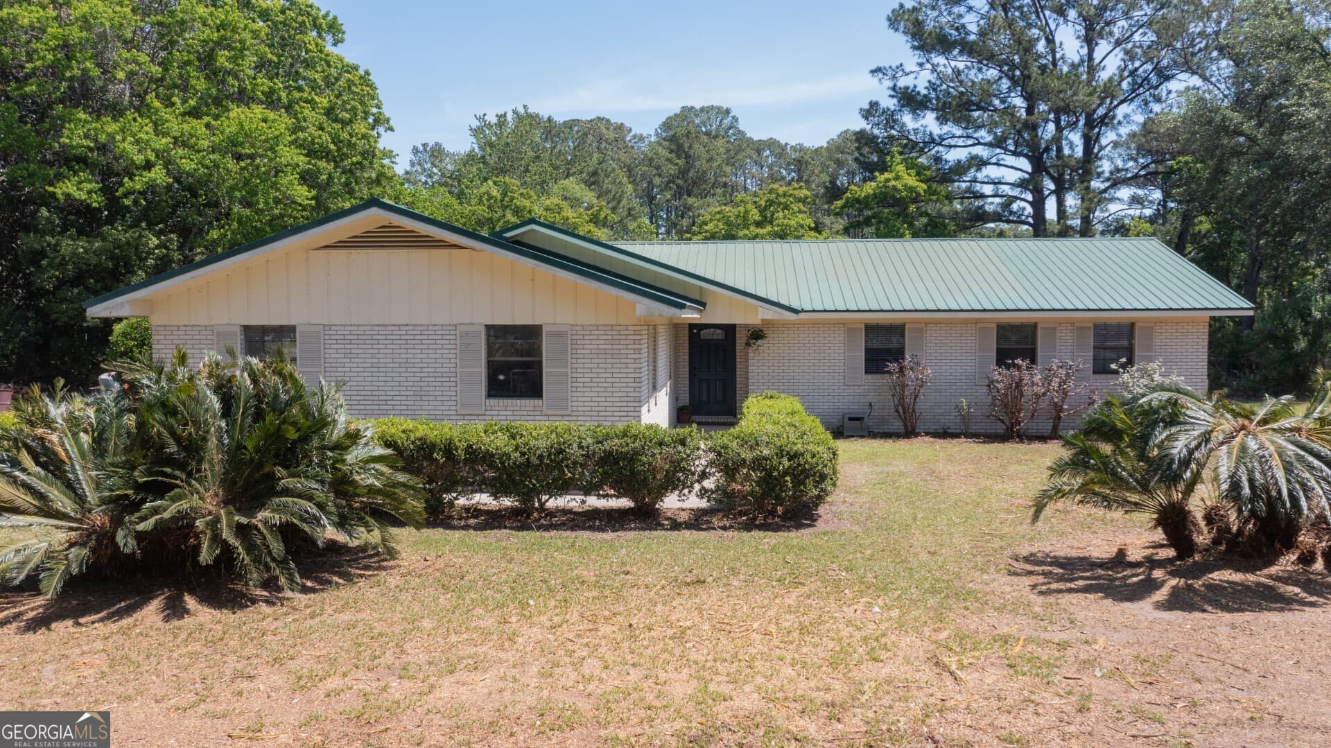 3 bedroom, 2 bathroom, 1,725 sq ft single family residence for sale at 6120 New Jesup Highway, Brunswick, GA 31523 — photo 3