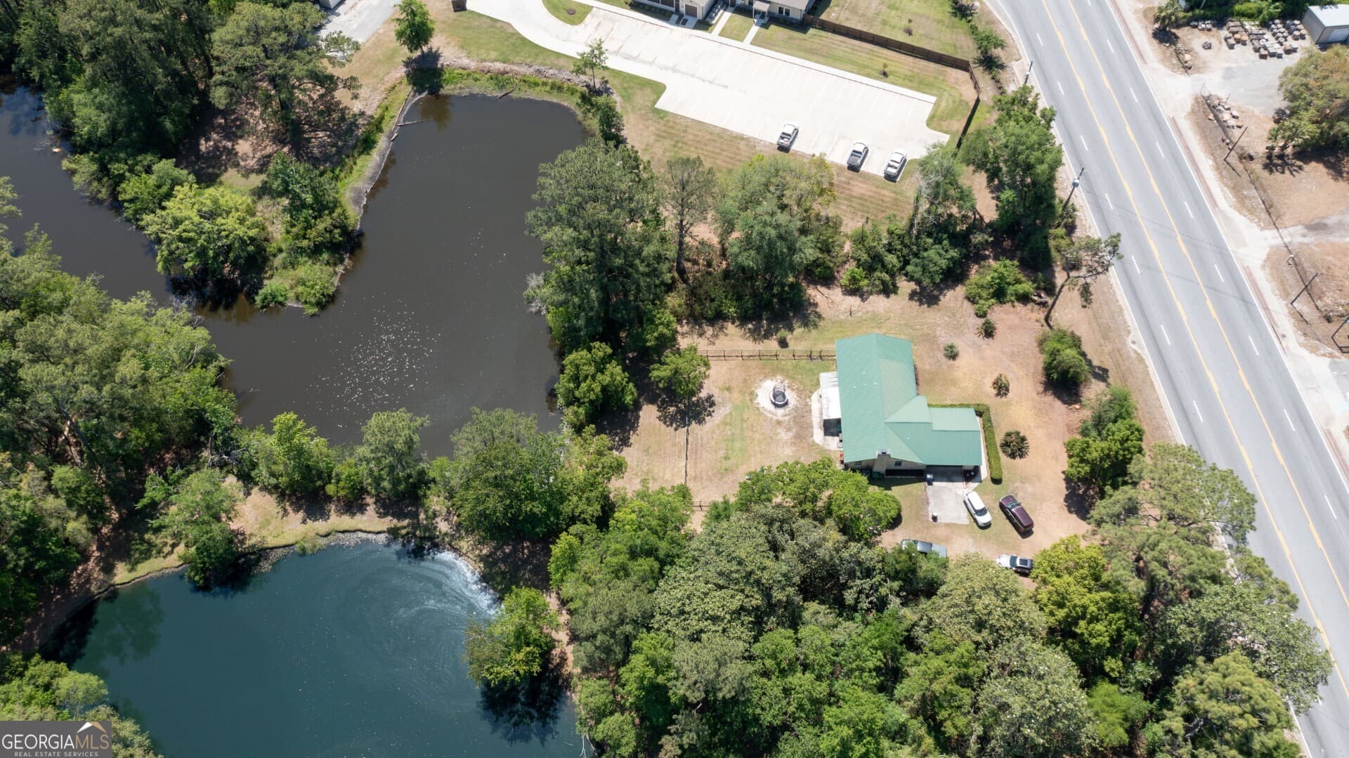 3 bedroom, 2 bathroom, 1,725 sq ft single family residence for sale at 6120 New Jesup Highway, Brunswick, GA 31523 — photo 1 of 35