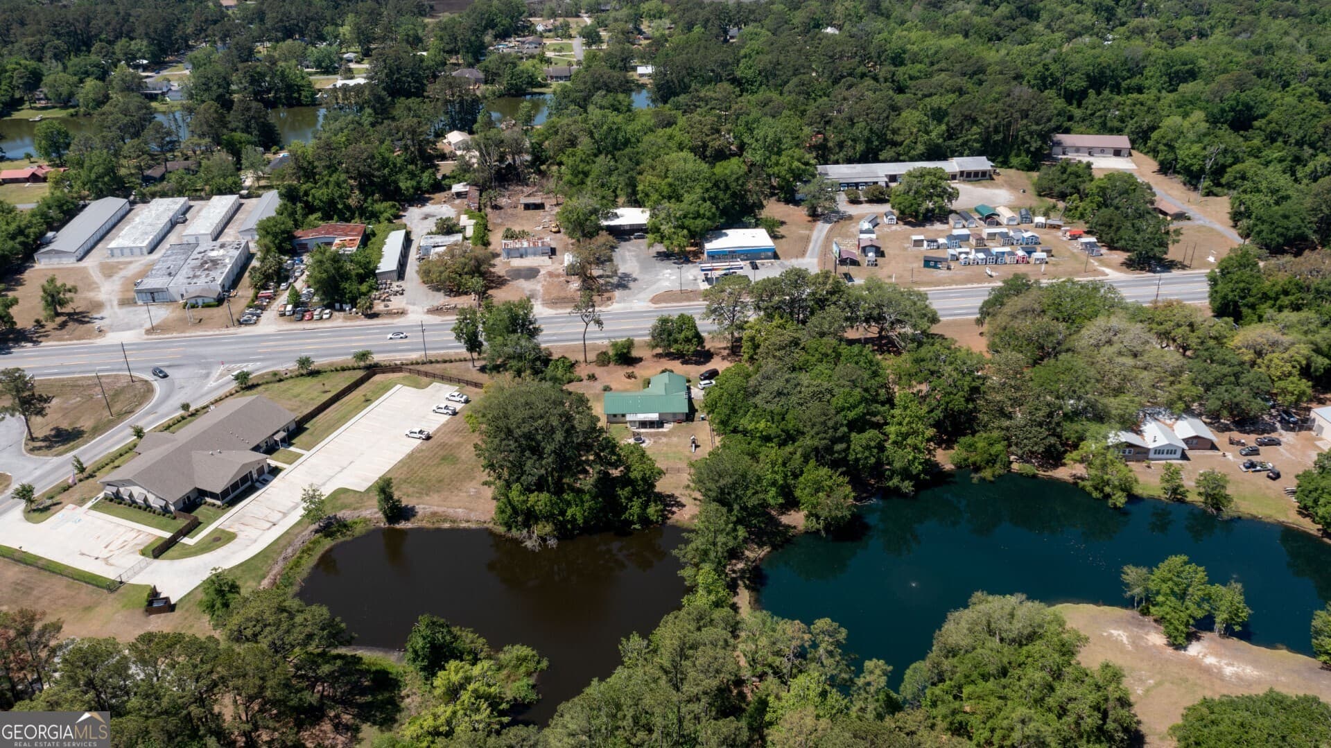 3 bedroom, 2 bathroom, 1,725 sq ft single family residence for sale at 6120 New Jesup Highway, Brunswick, GA 31523 — photo 5