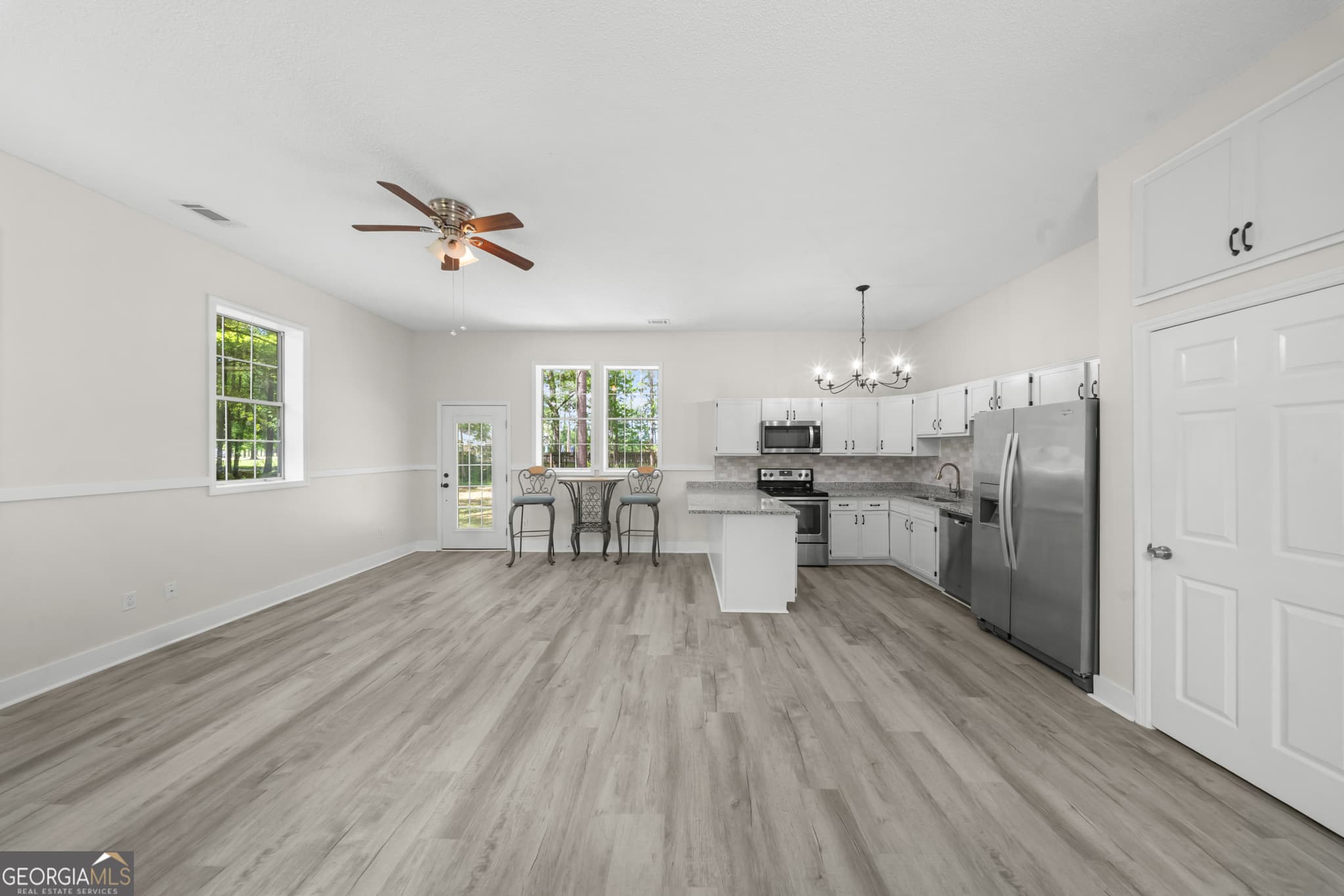 2 bedroom, 1 bathroom, 1,092 sq ft single family residence for sale at 130 Porter Road, Guyton, GA 31312 — photo 7