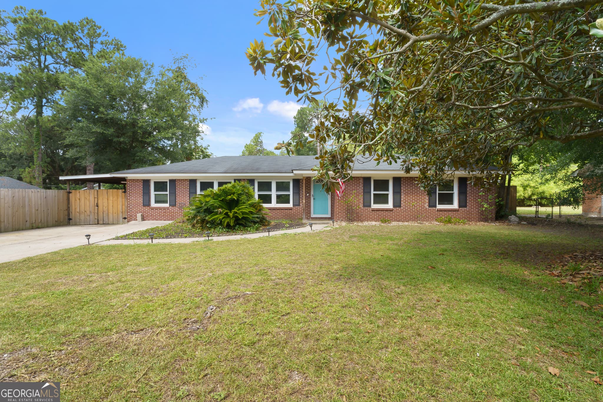 3 bedroom, 2 bathroom, 1,716 sq ft single family residence for sale at 17 Regent Drive, Savannah, GA 31406