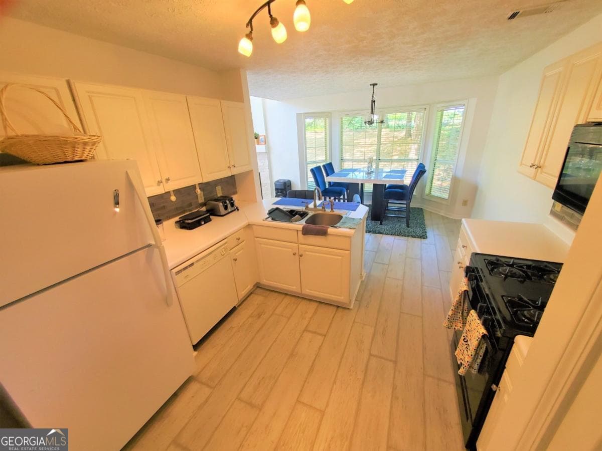 3 bedroom, 2.5 bathroom, 1,256 sq ft single family residence for sale at 2990 Barnwood Crossing, Duluth, GA 30097 — photo 6