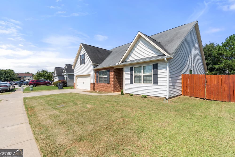 4 bedroom, 3 bathroom, 2,663 sq ft single family residence for sale at 316 Flowing Meadows Drive, Kathleen, GA 31047 — photo 3