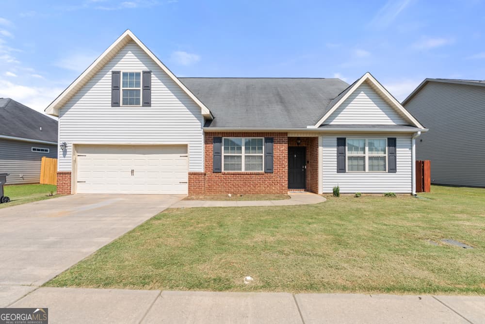 4 bedroom, 3 bathroom, 2,663 sq ft single family residence for sale at 316 Flowing Meadows Drive, Kathleen, GA 31047