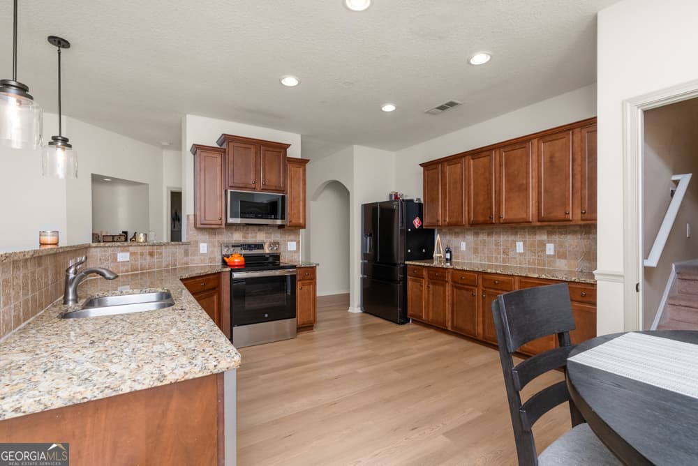 4 bedroom, 3 bathroom, 2,663 sq ft single family residence for sale at 316 Flowing Meadows Drive, Kathleen, GA 31047 — photo 9
