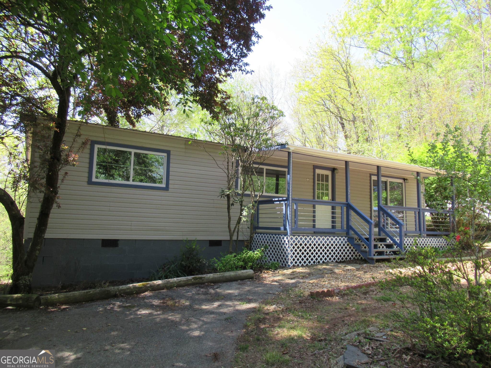 4 bedroom, 2 bathroom, 1,200 sq ft manufactured home,single family residence for rent at 229 Fox Mountain Road, Dahlonega, GA 30533 for $1,600 a month
