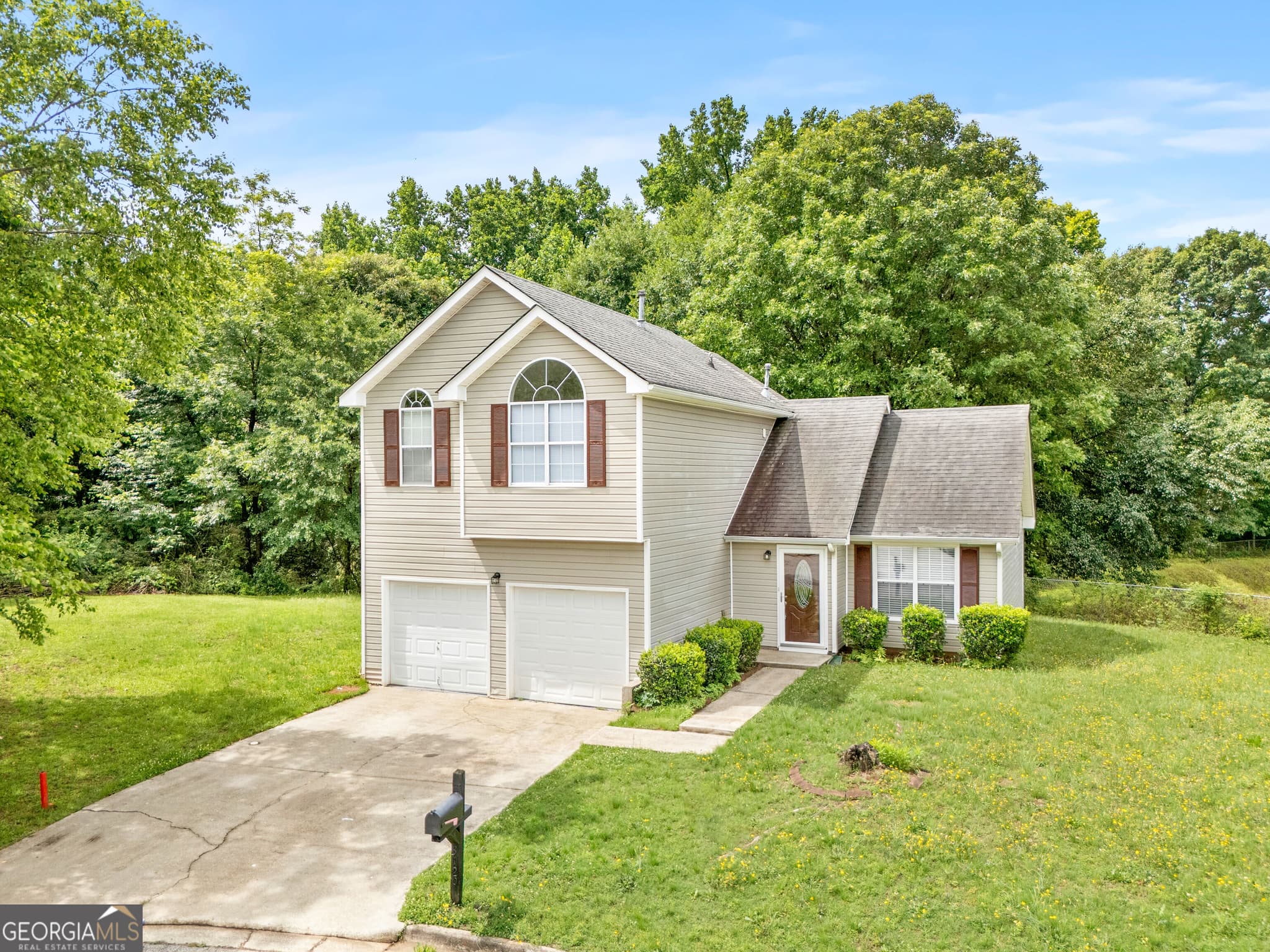 6 bedroom, 2.5 bathroom, 1,684 sq ft single family residence for sale at 3129 Stonebridge Creek Drive, Lithonia, GA 30058 — photo 2