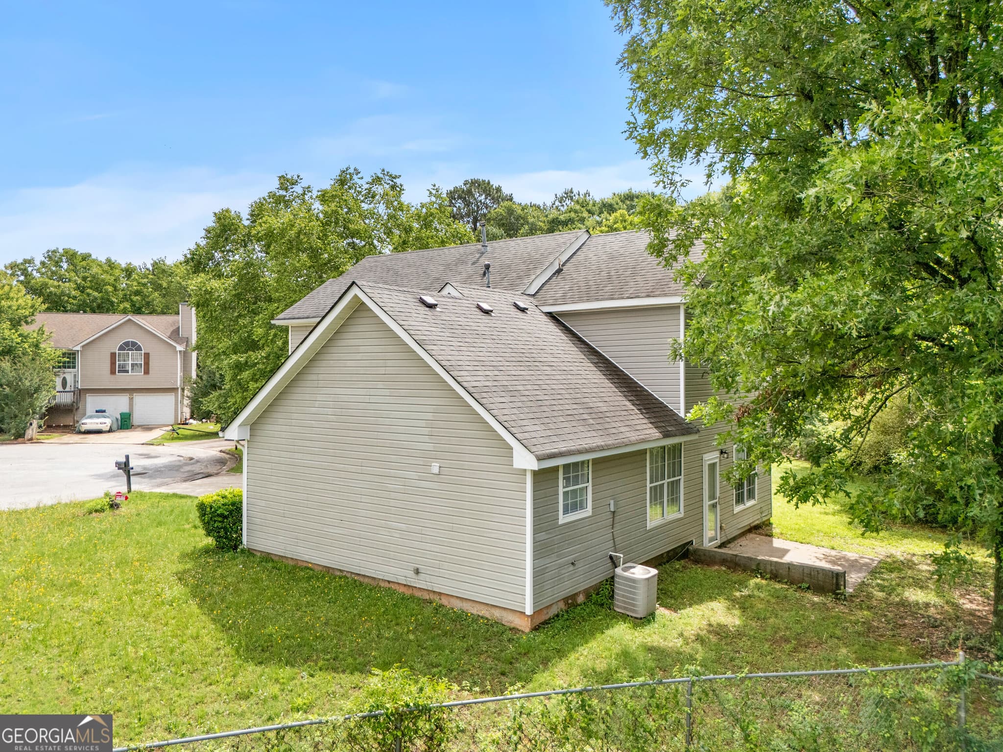 6 bedroom, 2.5 bathroom, 1,684 sq ft single family residence for sale at 3129 Stonebridge Creek Drive, Lithonia, GA 30058 — photo 3