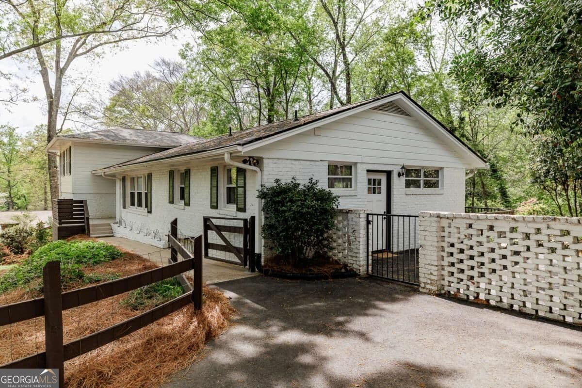 4 bedroom, 2.5 bathroom, 2,203 sq ft single family residence for sale at 130 Oakdale Road, Athens, GA 30606 — photo 6