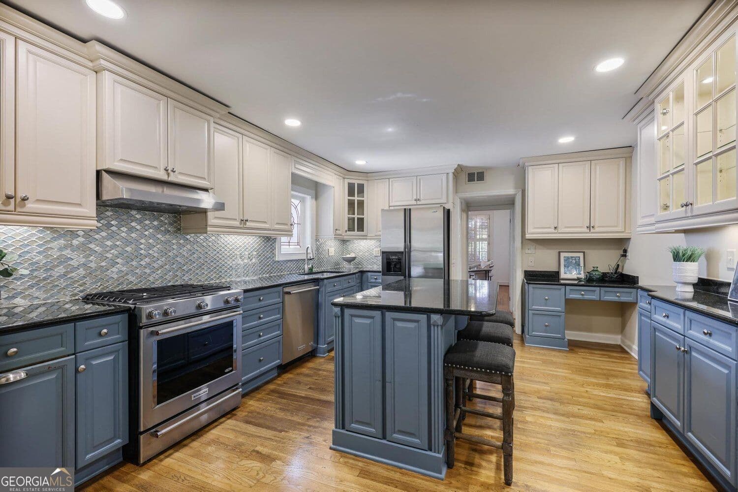 3 bedroom, 2 bathroom, 2,268 sq ft single family residence for sale at 2218 Peachtree Road, Atlanta, GA 30309 — photo 3
