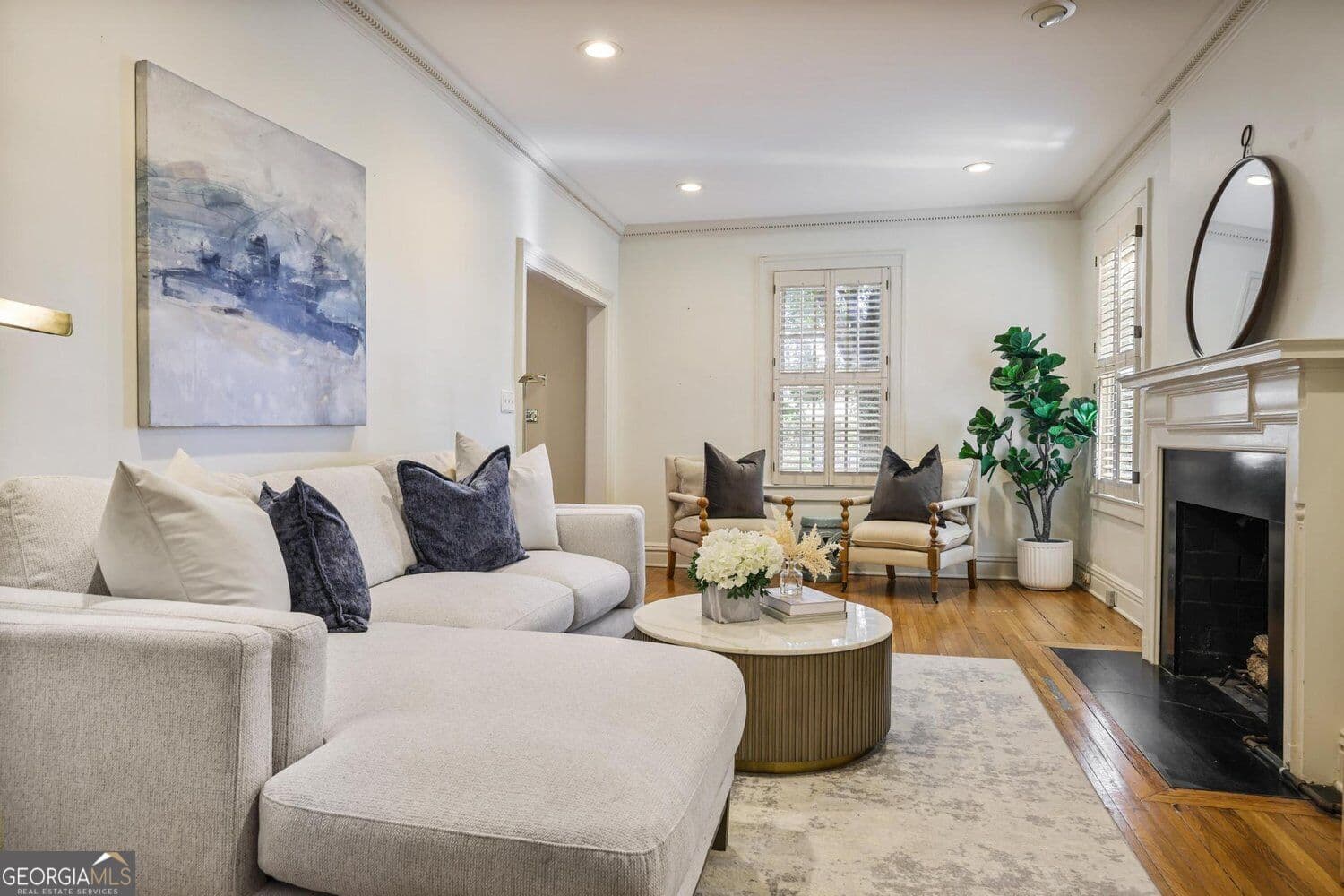 3 bedroom, 2 bathroom, 2,268 sq ft single family residence for sale at 2218 Peachtree Road, Atlanta, GA 30309 — photo 4