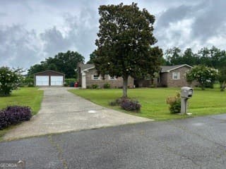 3 bedroom, 2 bathroom, 2,190 sq ft single family residence for sale at 3693 Holly Place, Macon, GA 31216 — photo 2