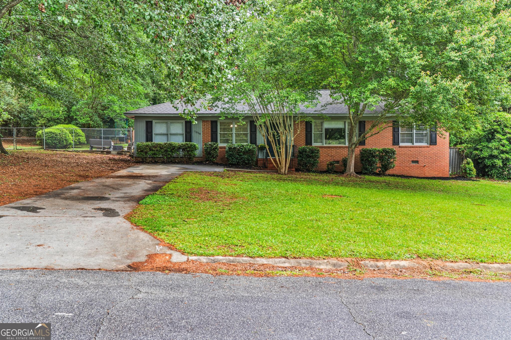 3 bedroom, 2 bathroom, 1,710 sq ft single family residence sold at 1058 S Pine Knoll, Macon, GA 31204