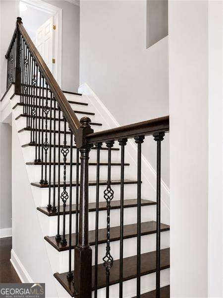 6 bedroom, 4.5 bathroom, 5,586 sq ft single family residence for sale at 2877 Battlecrest Drive, Decatur, GA 30034 — photo 7