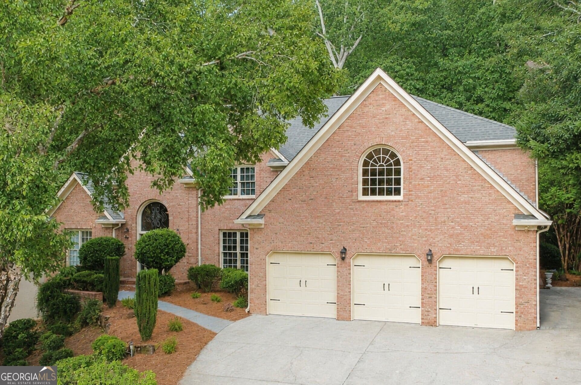 5 bedroom, 3.5 bathroom, 4,781 sq ft single family residence for sale at 799 Oak Trail Drive, Marietta, GA 30062 — photo 1 of 64