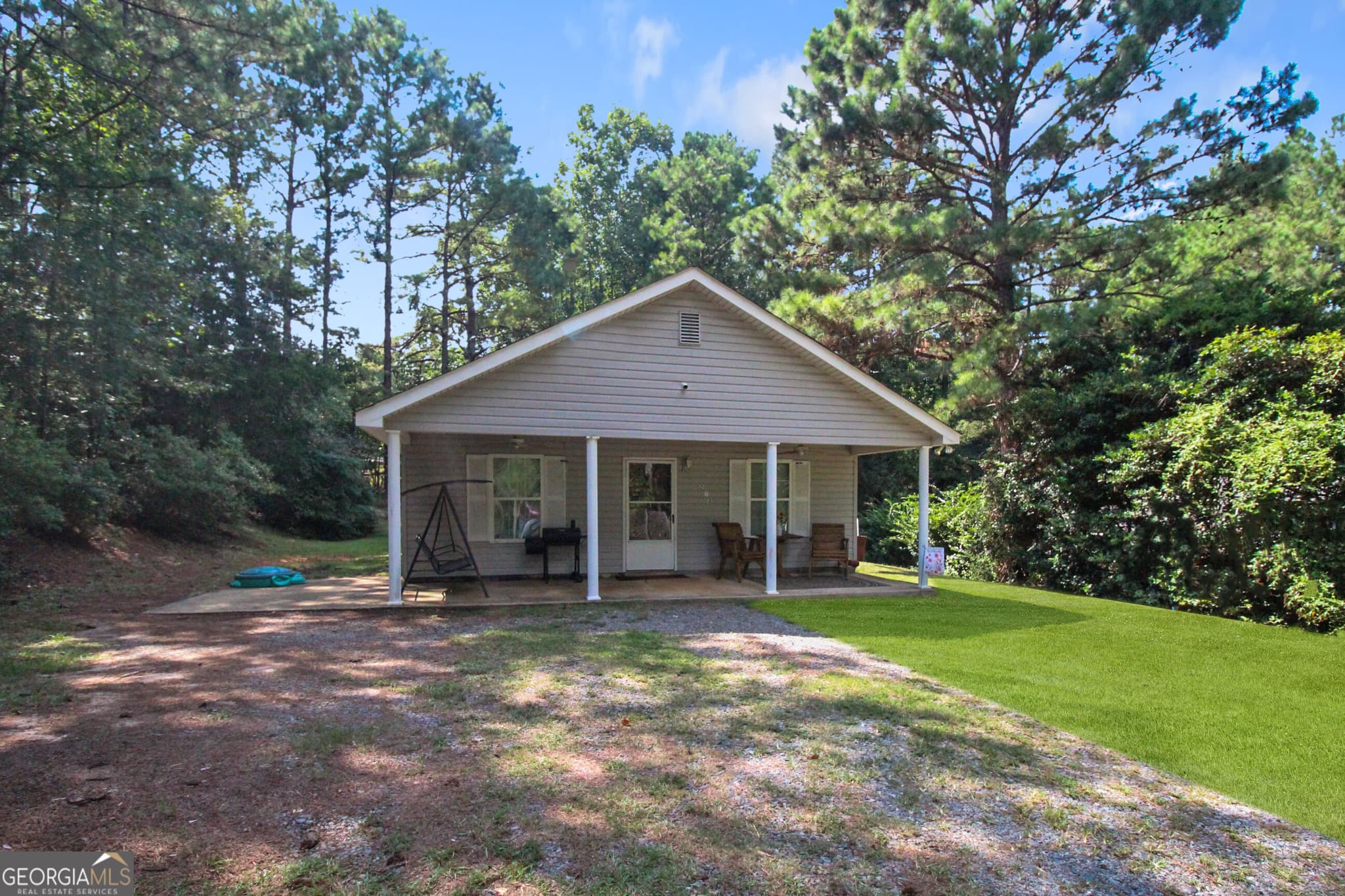 3 bedroom, 2 bathroom, 1,120 sq ft single family residence for sale at 213 Hilltop Drive, Waverly Hall, GA 31831 — photo 2
