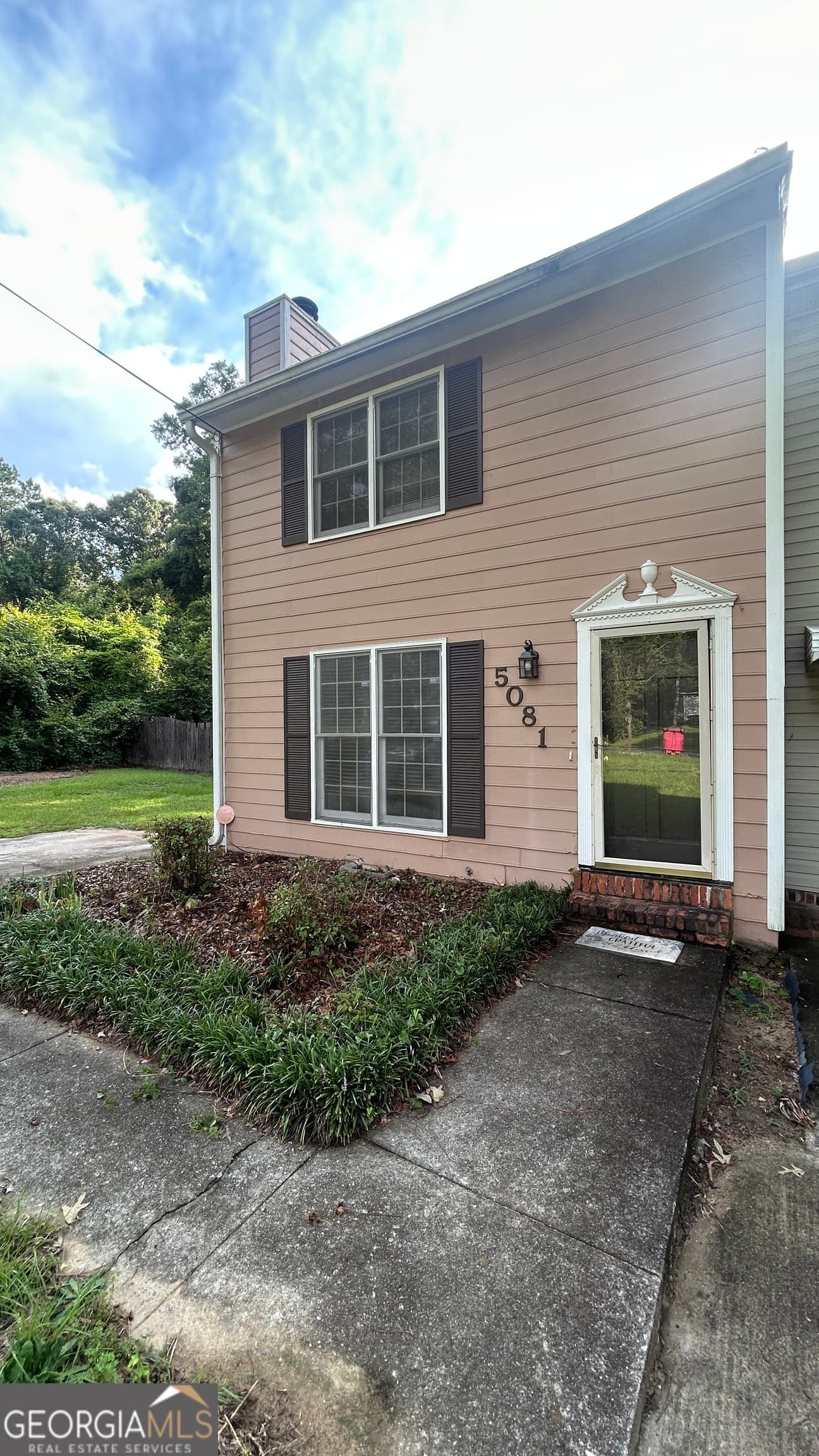 2 bedroom, 1.5 bathroom, 1,040 sq ft townhouse for sale at 5081 Nisbet Drive, Macon, GA 31206 — photo 1 of 15