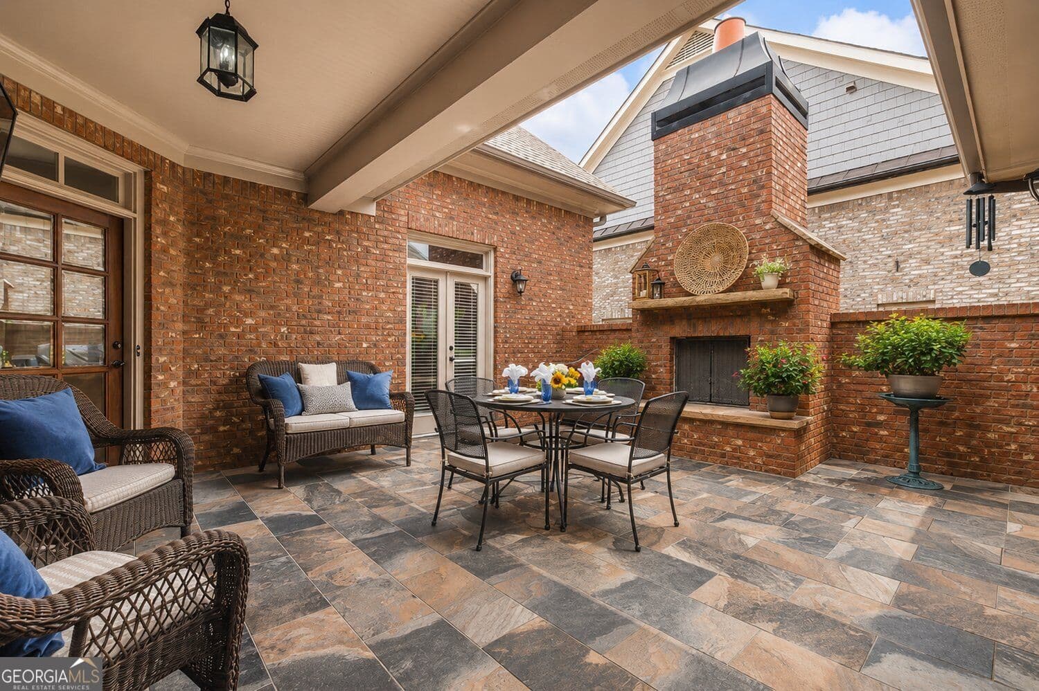 4 bedroom, 4.5 bathroom, 4,287 sq ft single family residence for sale at 11127 Brookhavenclub Drive, Johns Creek, GA 30097 — photo 4