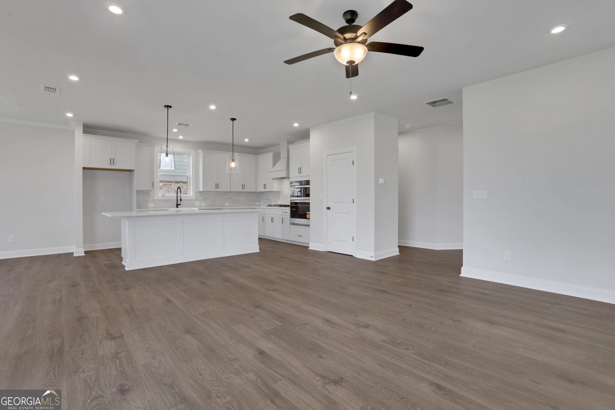 3 bedroom, 2.5 bathroom, 2,432 sq ft single family residence for sale at 125 Kindred Lane, Marietta, GA 30066 — photo 6