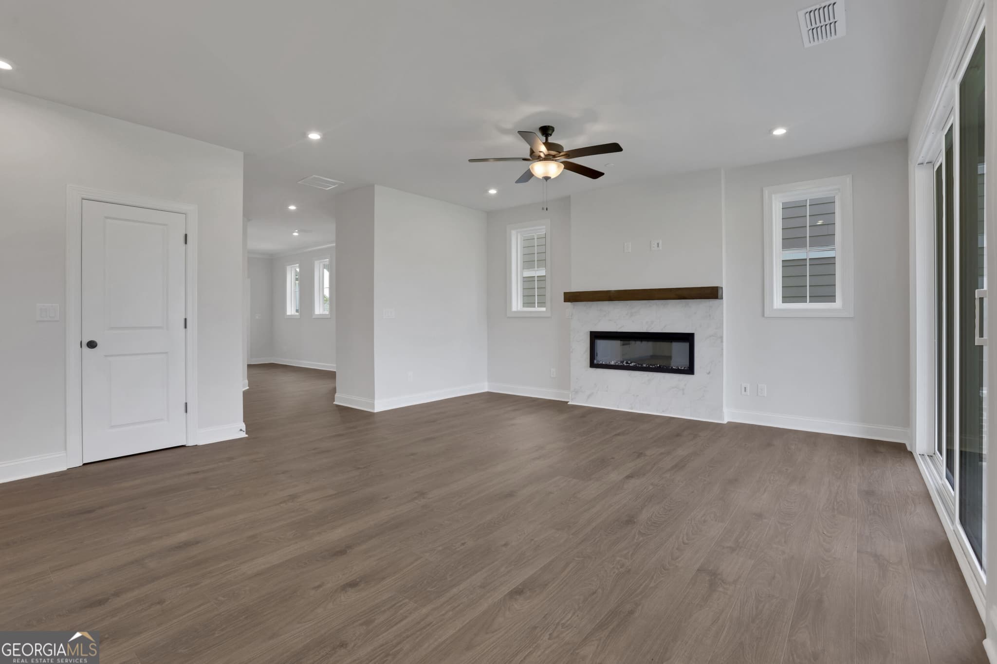 3 bedroom, 2.5 bathroom, 2,432 sq ft single family residence for sale at 125 Kindred Lane, Marietta, GA 30066 — photo 5