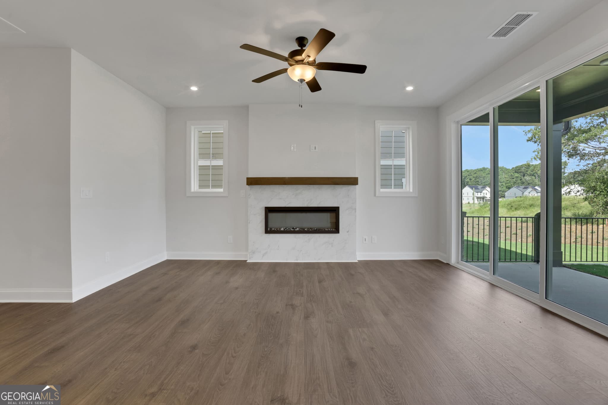 3 bedroom, 2.5 bathroom, 2,432 sq ft single family residence for sale at 125 Kindred Lane, Marietta, GA 30066 — photo 4