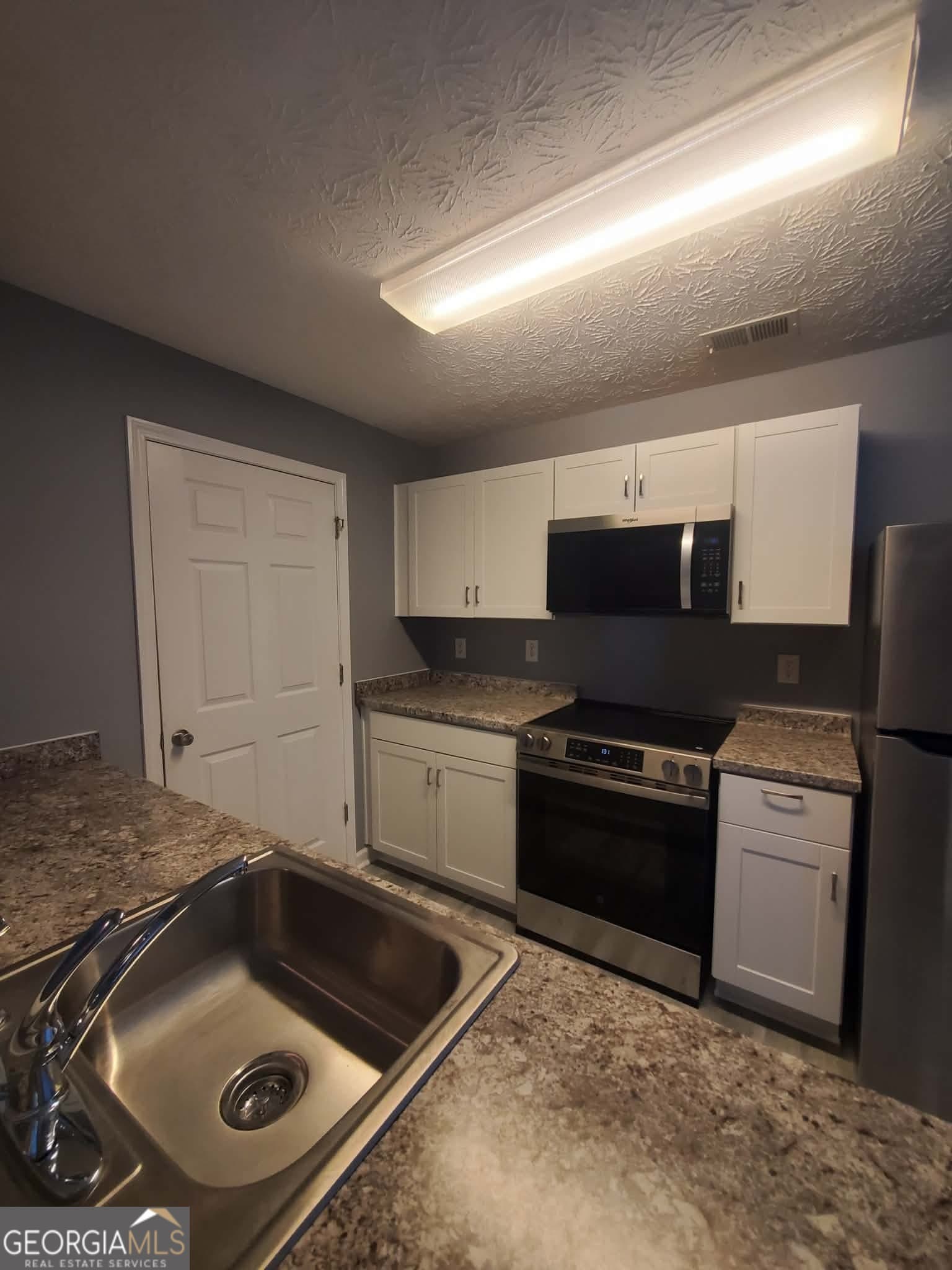 3 bedroom, 2 bathroom, 1,292 sq ft condominium for rent at 17301 Waldrop Cove, Decatur, GA 30034 for $1,399 a month