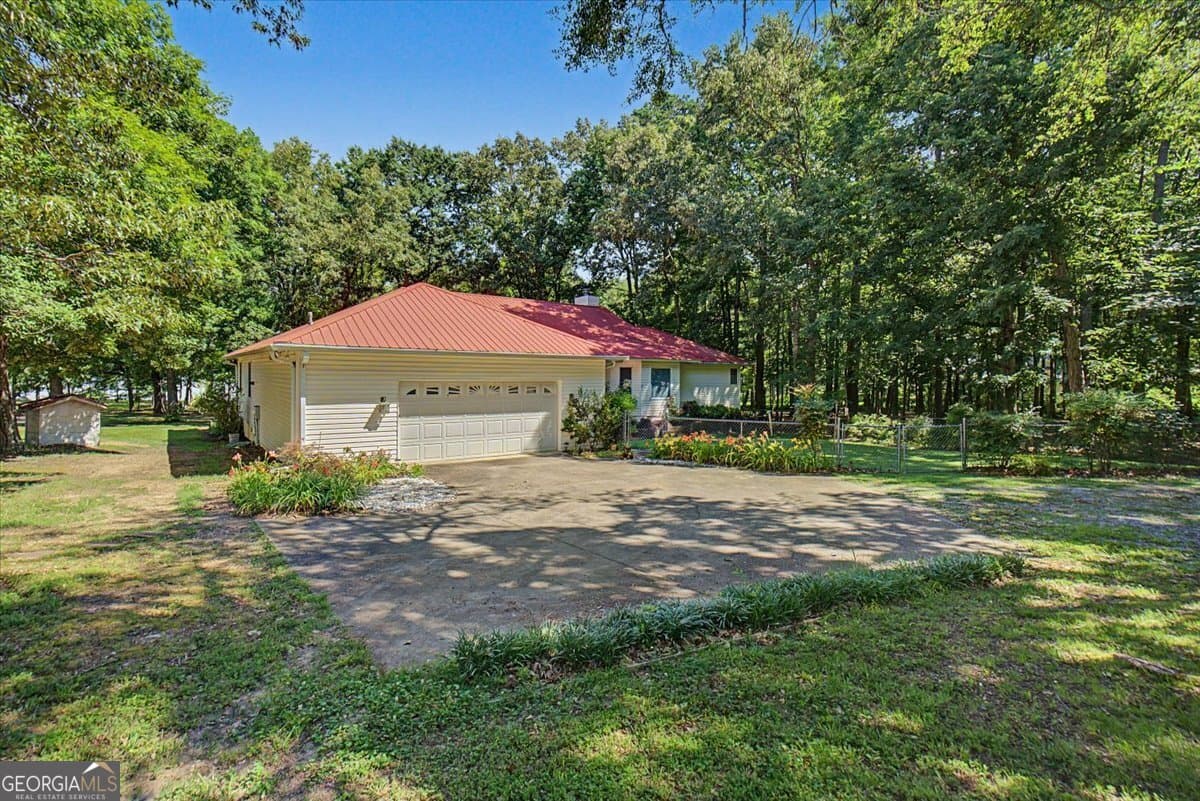 4 bedroom, 2.5 bathroom, 2,397 sq ft single family residence for sale at 1005 County Road 544, Centre, AL 35960 — photo 5