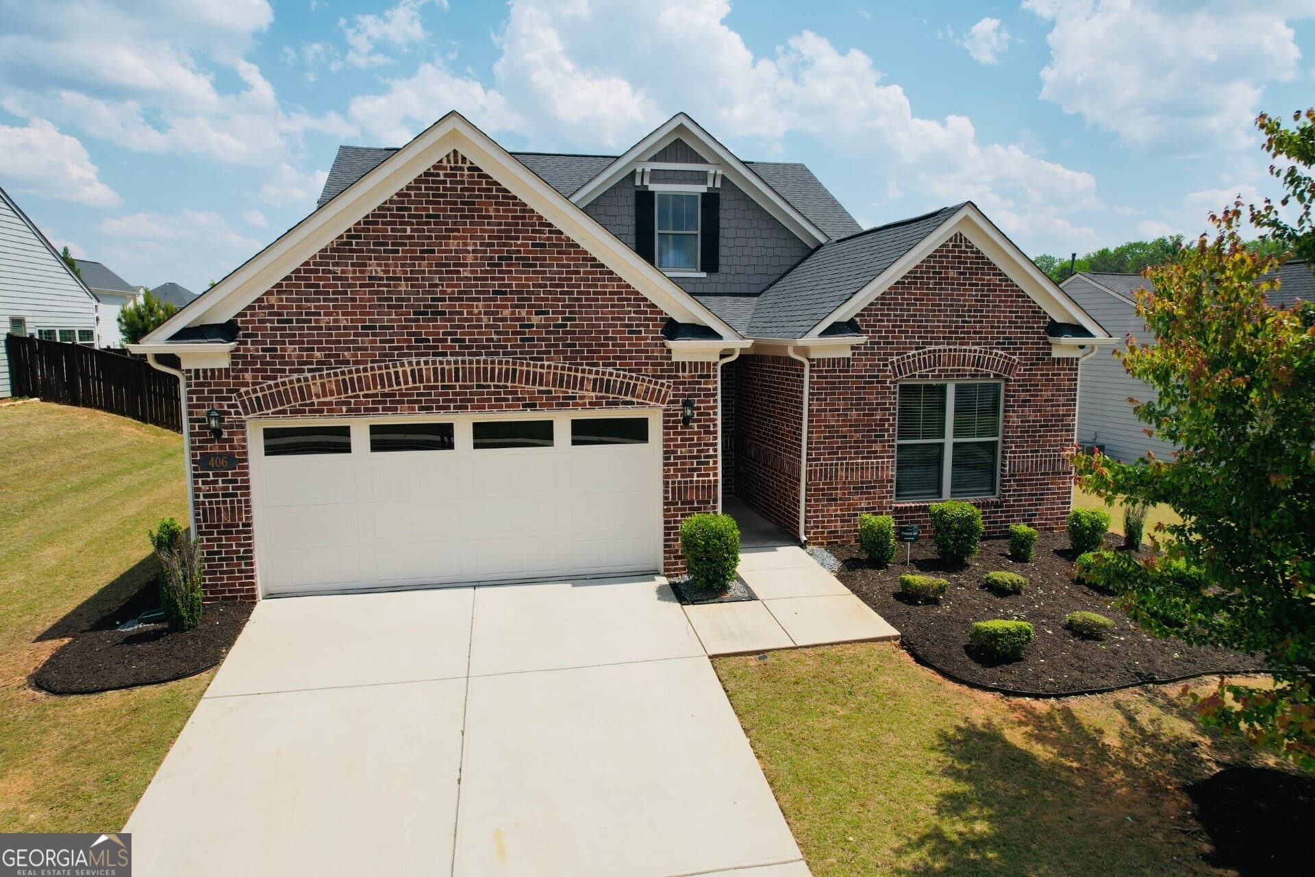 4 bedroom, 3 bathroom, 2,802 sq ft single family residence for sale at 406 Southbridge Pass, Peachtree City, GA 30269 — photo 2