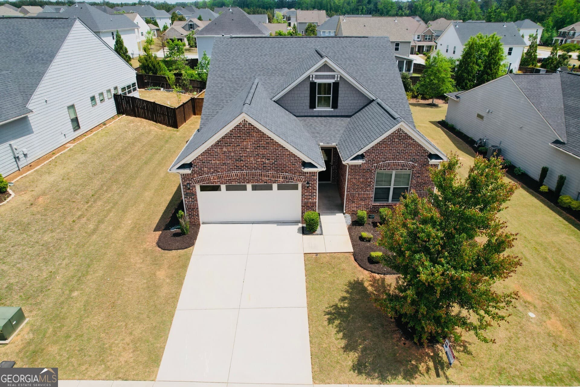 4 bedroom, 3 bathroom, 2,802 sq ft single family residence for sale at 406 Southbridge Pass, Peachtree City, GA 30269 — photo 3