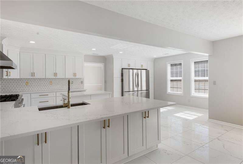 5 bedroom, 2.5 bathroom, 2,972 sq ft single family residence for sale at 3521 Kittery Drive, Snellville, GA 30039 — photo 7