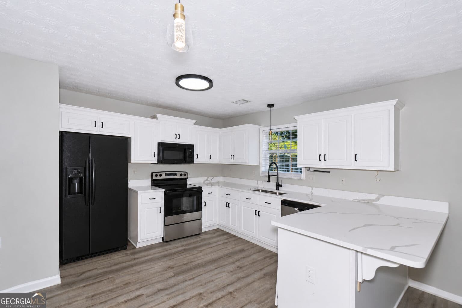 3 bedroom, 2.5 bathroom, 1,876 sq ft single family residence for sale at 281 Shadowbrooke Drive, Loganville, GA 30052 — photo 7