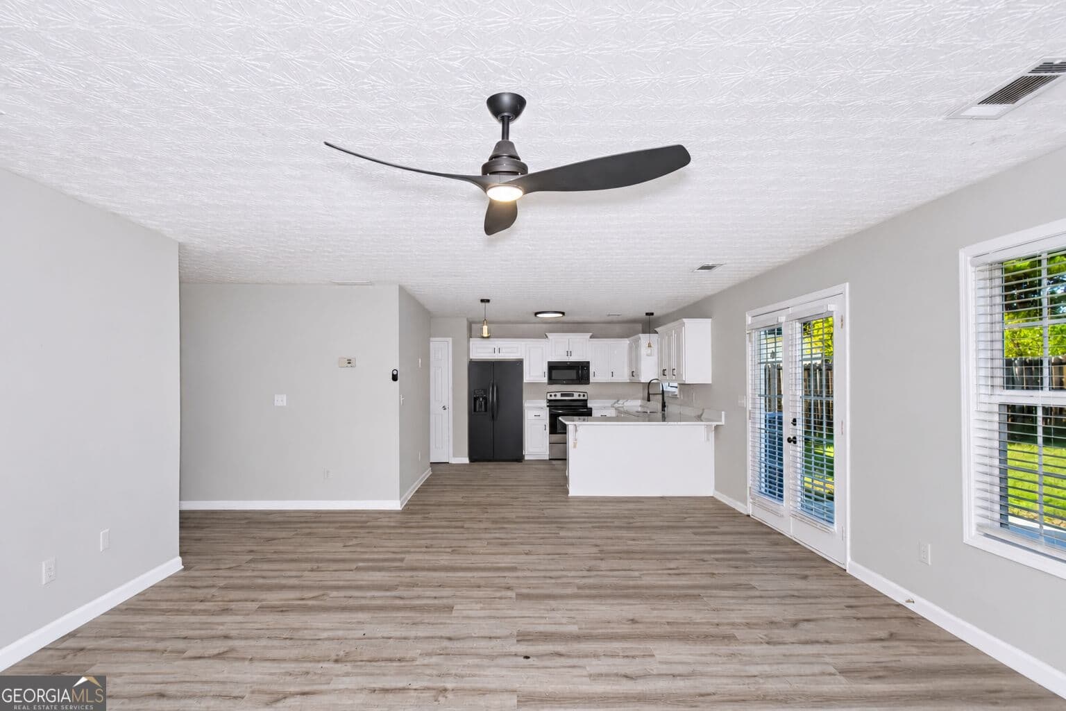 3 bedroom, 2.5 bathroom, 1,876 sq ft single family residence for sale at 281 Shadowbrooke Drive, Loganville, GA 30052 — photo 9
