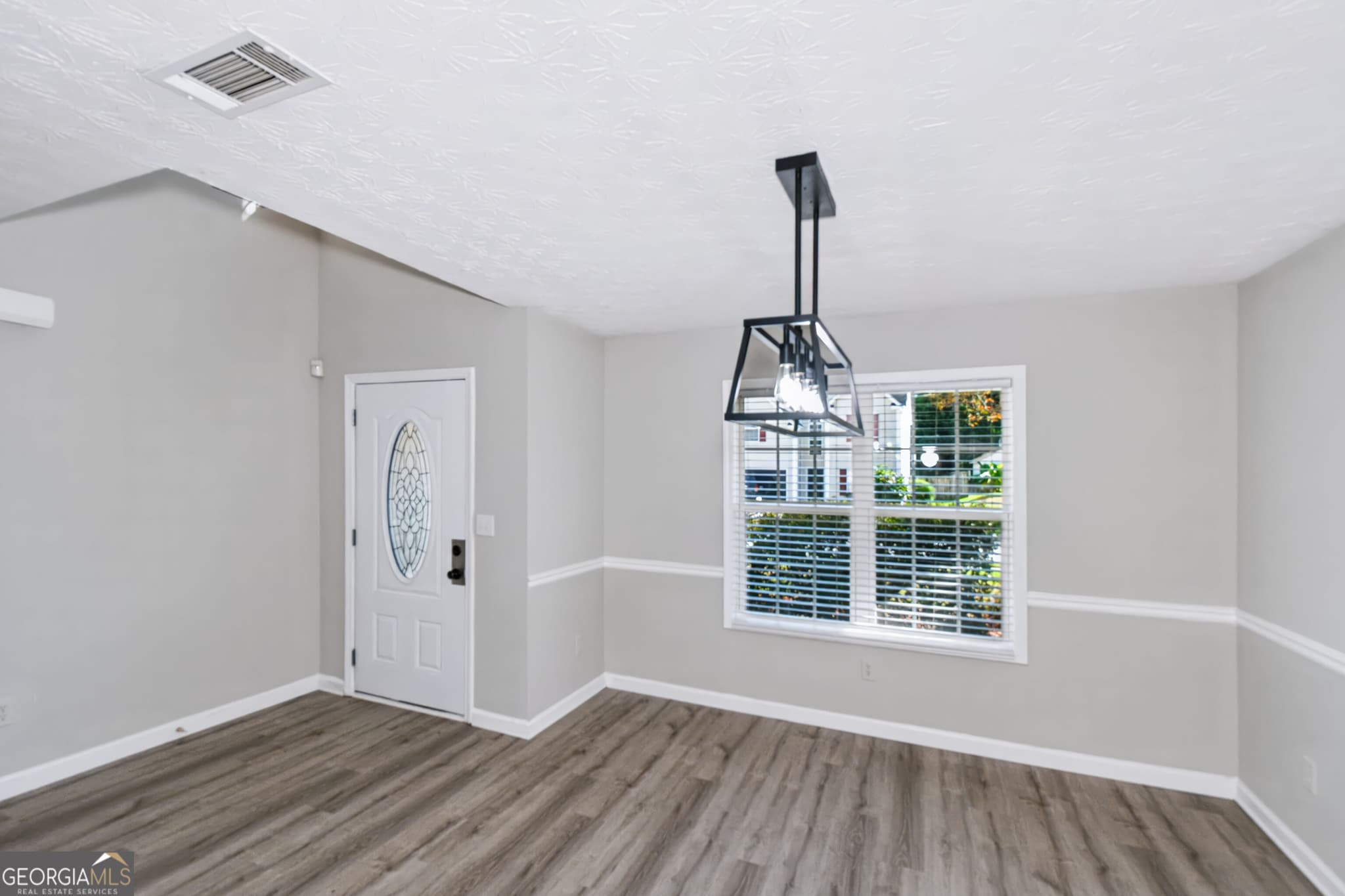 3 bedroom, 2.5 bathroom, 1,876 sq ft single family residence for sale at 281 Shadowbrooke Drive, Loganville, GA 30052 — photo 4