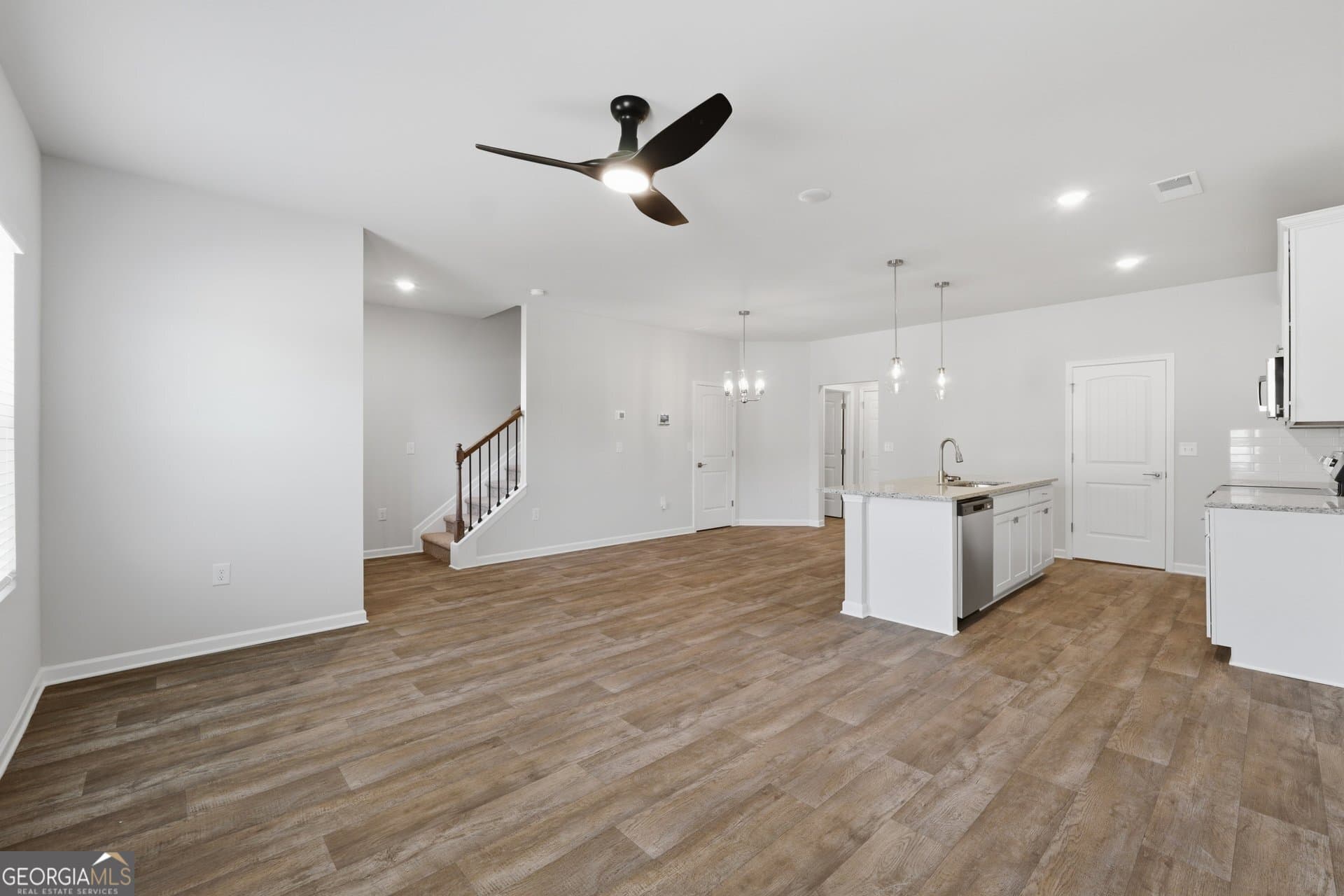 3 bedroom, 2.5 bathroom, 1,805 sq ft townhouse for sale at 3635 PARKWAY JAMES Drive, Snellville, GA 30039 — photo 6