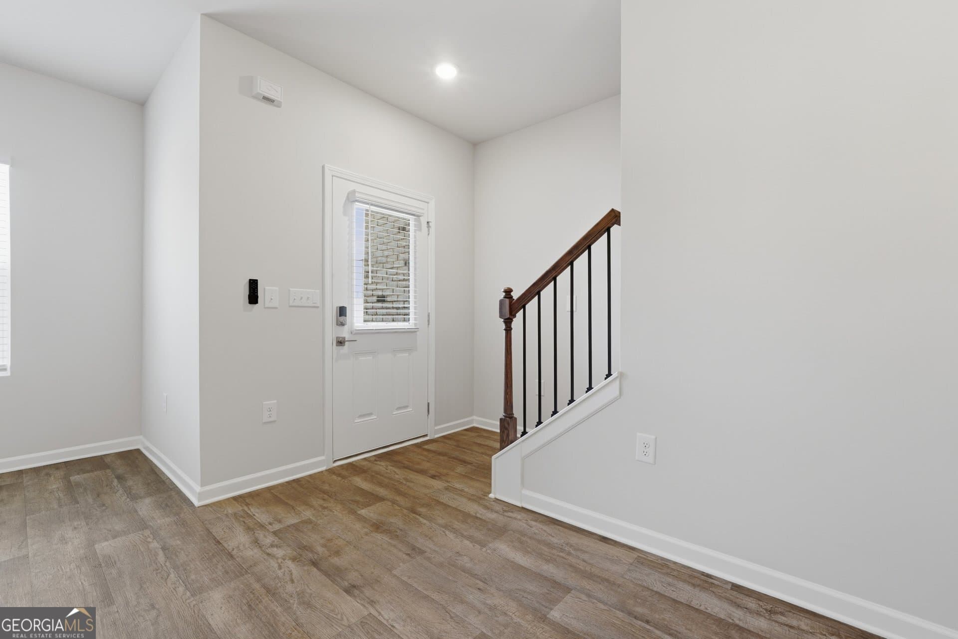 3 bedroom, 2.5 bathroom, 1,805 sq ft townhouse for sale at 3635 PARKWAY JAMES Drive, Snellville, GA 30039 — photo 3