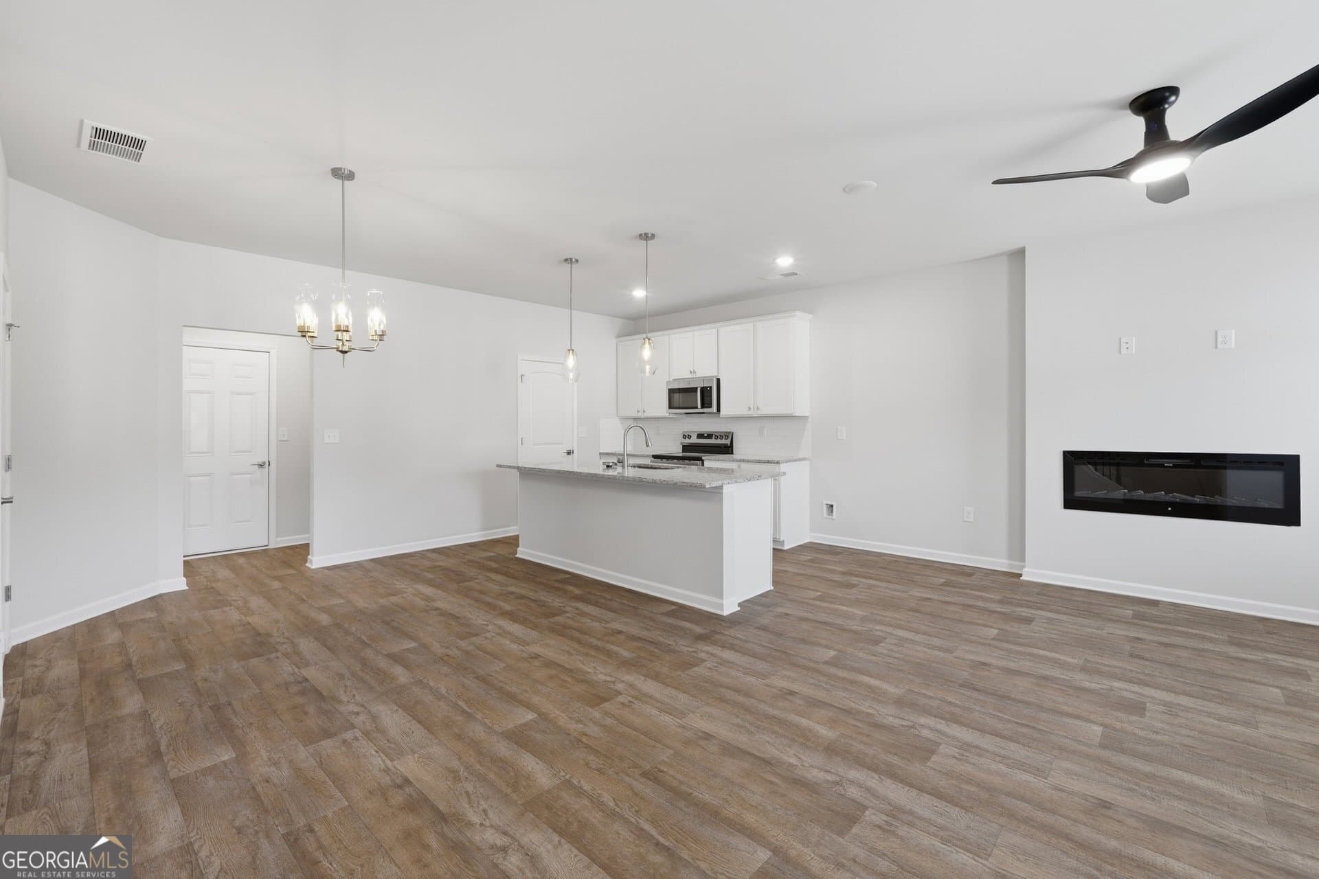 3 bedroom, 2.5 bathroom, 1,805 sq ft townhouse for sale at 3635 PARKWAY JAMES Drive, Snellville, GA 30039 — photo 5