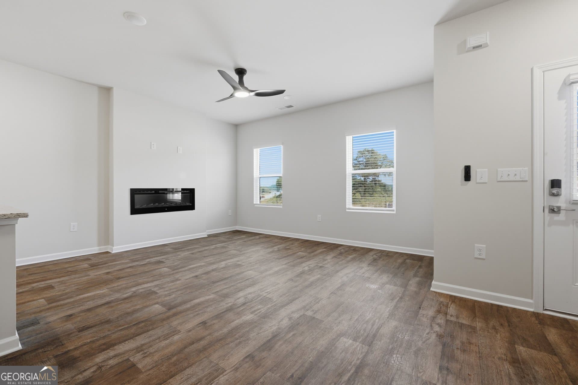 3 bedroom, 2.5 bathroom, 1,805 sq ft townhouse for sale at 3635 PARKWAY JAMES Drive, Snellville, GA 30039 — photo 4