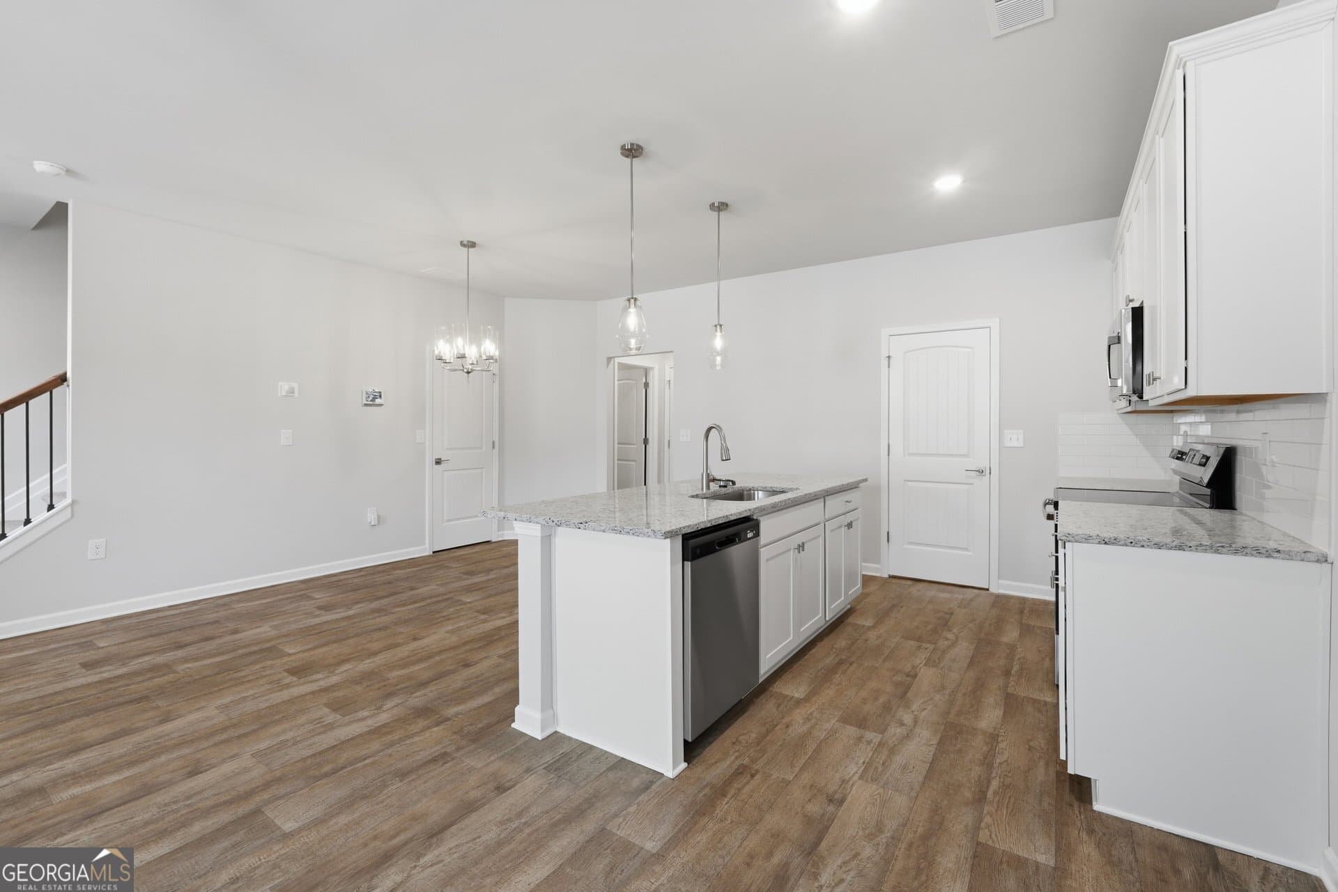 3 bedroom, 2.5 bathroom, 1,805 sq ft townhouse for sale at 3635 PARKWAY JAMES Drive, Snellville, GA 30039 — photo 8