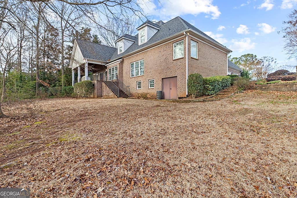 4 bedroom, 3.5 bathroom, 3,682 sq ft single family residence for sale at 203 Westchester Drive, Macon, GA 31210 — photo 3