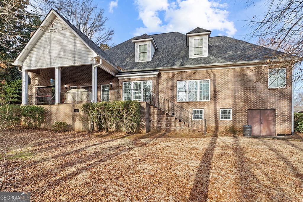 4 bedroom, 3.5 bathroom, 3,682 sq ft single family residence for sale at 203 Westchester Drive, Macon, GA 31210 — photo 4